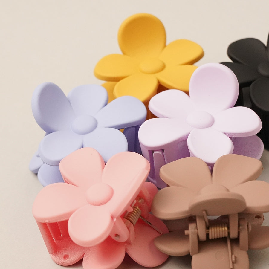 Small Flower Shaped Claw Clip